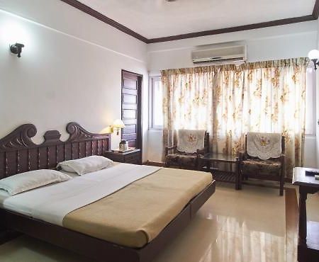 Alleppey Prince Hotel Alappuzha Экстерьер фото