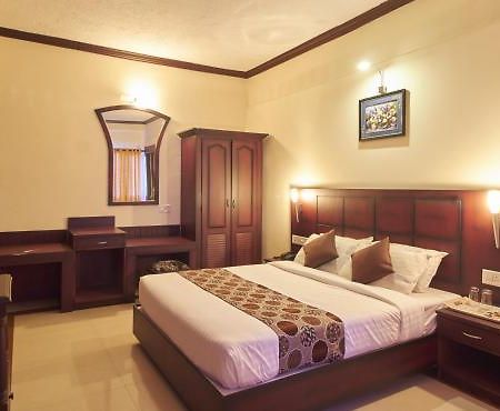 Alleppey Prince Hotel Alappuzha Экстерьер фото